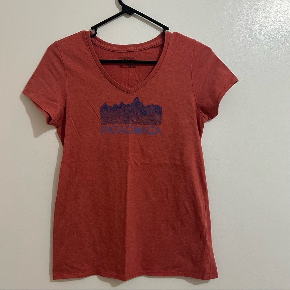 Patagonia Women's Capilene Cool Daily Graphic Shirt Salmon color Size XS